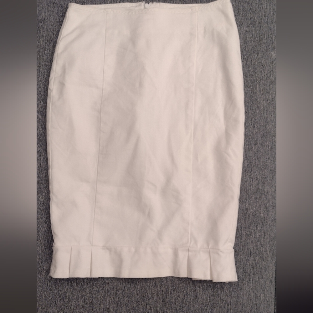 Elegant White Pencil Skirt